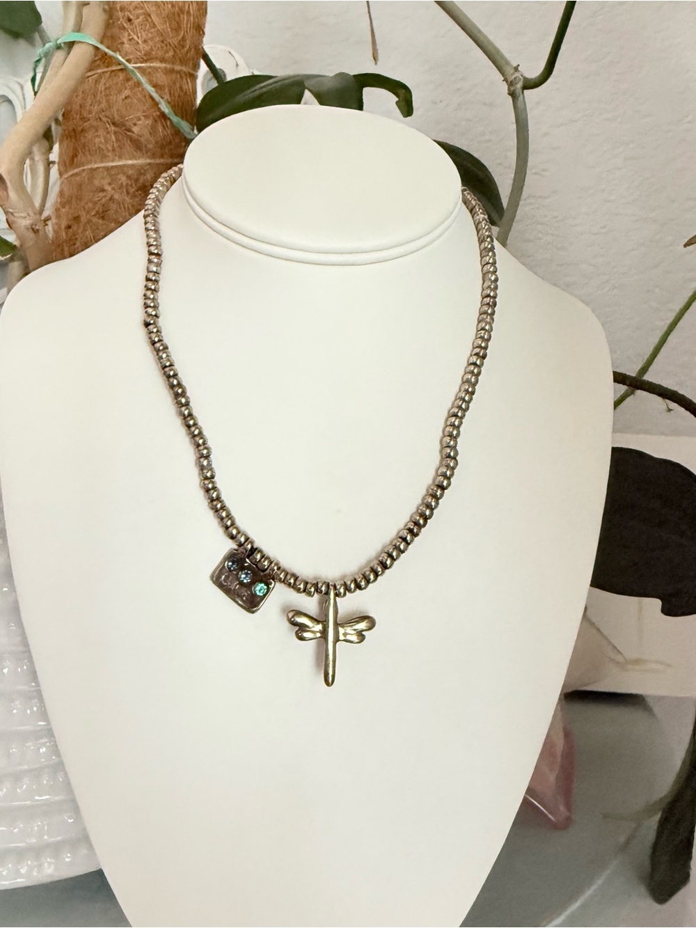 Uno de 50 Salud Beaded Dragonfly Necklace